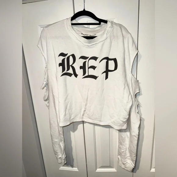 White Reputation Sweatshirt/Sweater - Taylor Swift - Picture 1 of 5